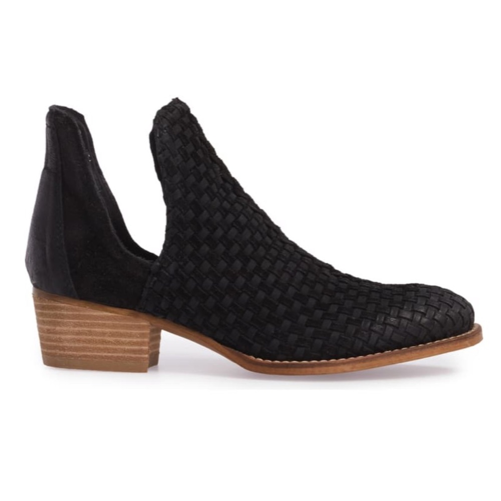 NWOT Very Volatile Veracruz Open Side Suede Boots